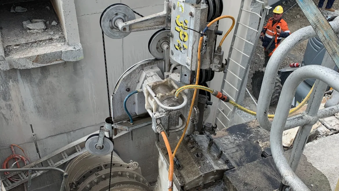 Wire sawing on a concrete structure